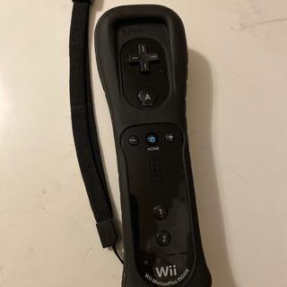 ウィー(Wii)のWiiリモコン ブラック カバー付き(家庭用ゲーム機本体)