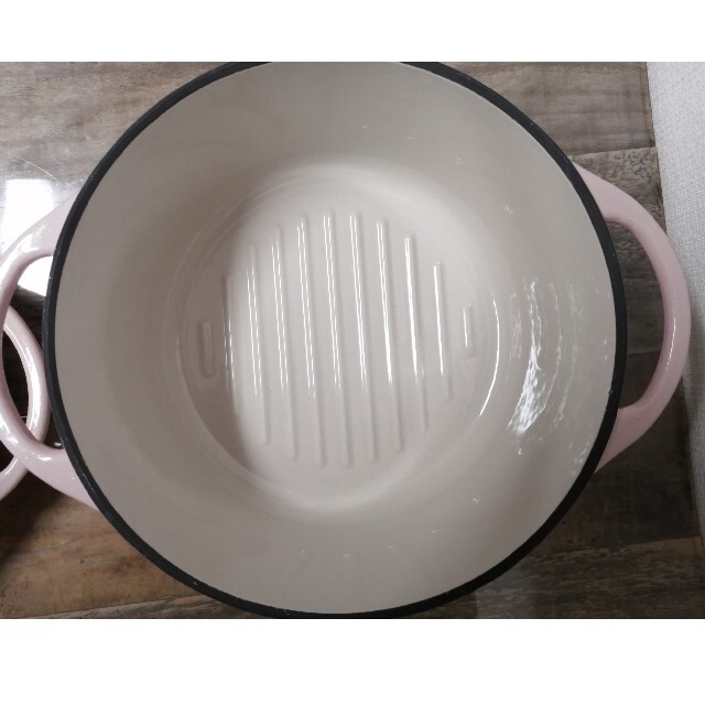 Vermicular(バーミキュラ)のVermicular  バーミキュラ　鍋　サイズ22 インテリア/住まい/日用品のキッチン/食器(鍋/フライパン)の商品写真