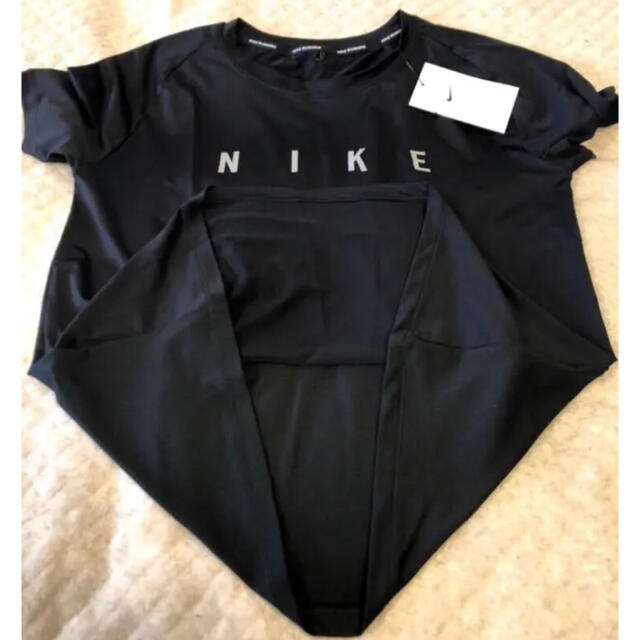 NIKE(ナイキ)のNIKE ナイキ レディース　トレーニング　Tシャツ レディースのトップス(Tシャツ(半袖/袖なし))の商品写真