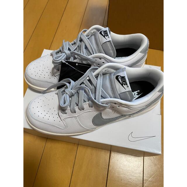 NIKE(ナイキ)のNIKE DUNK by you ウルフグレー　ホワイト　レザー　27cm メンズの靴/シューズ(スニーカー)の商品写真