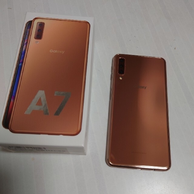 Galaxy(ギャラクシー)の【中古】【USED】Galaxy A7 ゴールド 楽天モバイル回線 スマホ/家電/カメラのスマートフォン/携帯電話(スマートフォン本体)の商品写真