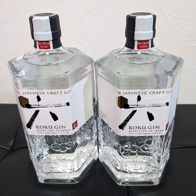 サントリー(サントリー)のサントリー ジャパニーズ クラフトジン＜六＞ ROKU GIN 700ml 食品/飲料/酒の酒(蒸留酒/スピリッツ)の商品写真