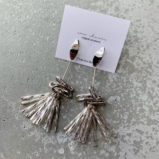 マウジー(moussy)のシルバーボトムフレアピアス(ピアス)