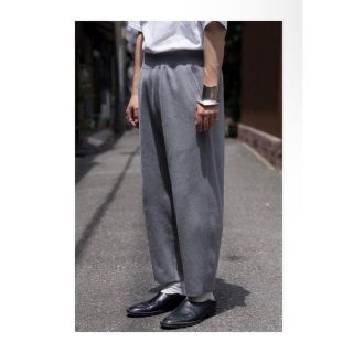 コモリ(COMOLI)のCALE.fst カル　cotton rib easy wide pants(スラックス)