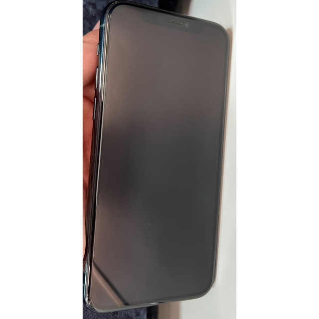 Apple(アップル)のiPhone11pro  256G simフリーミッドナイトグリーン　再値下げ スマホ/家電/カメラのスマートフォン/携帯電話(スマートフォン本体)の商品写真