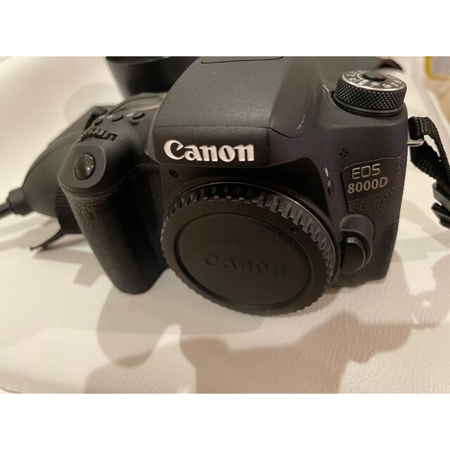 Canon eos8000d-