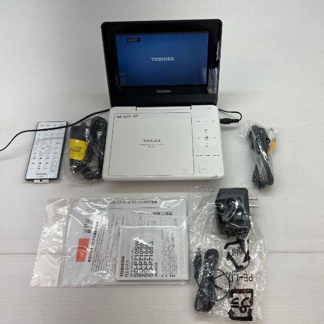 TOSHIBA REGZA レグザポータブルDVDプレーヤー SD-P710SWの通販 by KI