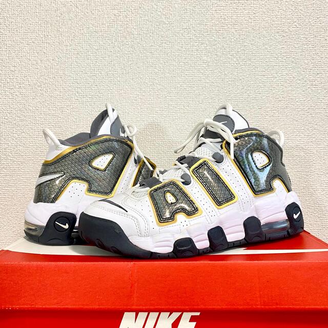 NIKE(ナイキ)の美品 レア 海外限定 NIKE GS AIR MORE UPTEMPO 24cm レディースの靴/シューズ(スニーカー)の商品写真