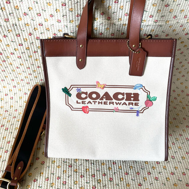 COACH コーチ いちご柄が可愛いトートバッグ