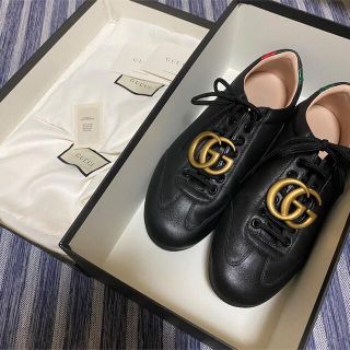 グッチ(Gucci)のgucci レザースニーカー　ggマーモント　バックル　ロゴ(スニーカー)