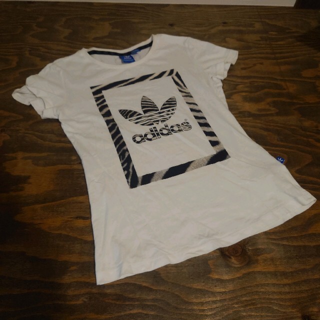 adidas(アディダス)のadidas　レディースシャツ　MSize レディースのトップス(Tシャツ(半袖/袖なし))の商品写真