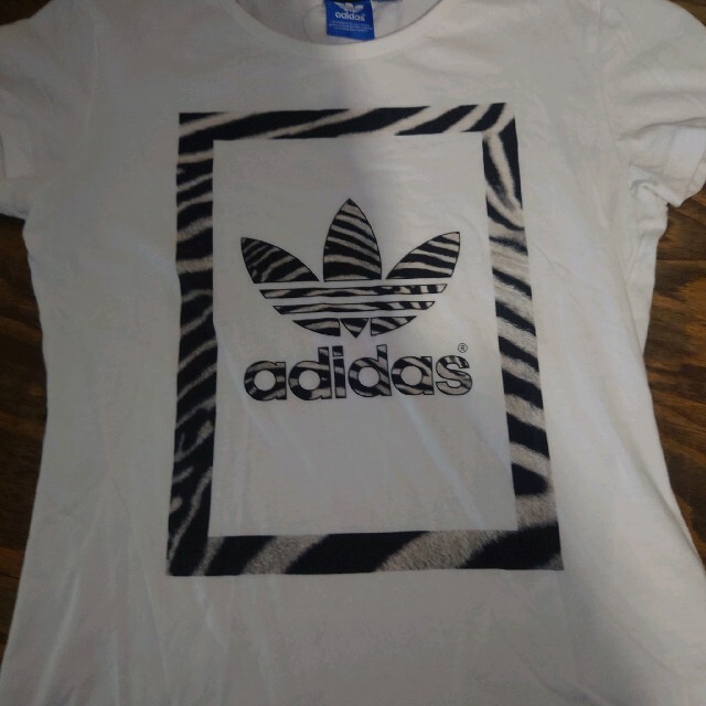 adidas(アディダス)のadidas　レディースシャツ　MSize レディースのトップス(Tシャツ(半袖/袖なし))の商品写真