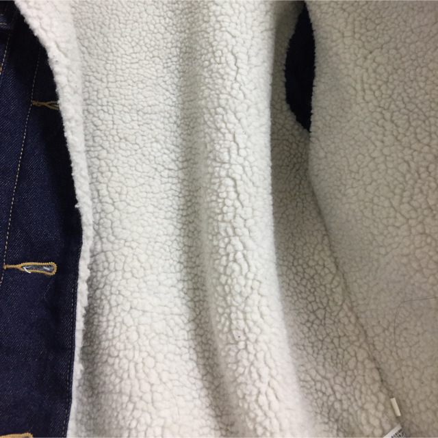 GU(ジーユー)のモコモコジャケット レディースのジャケット/アウター(Gジャン/デニムジャケット)の商品写真