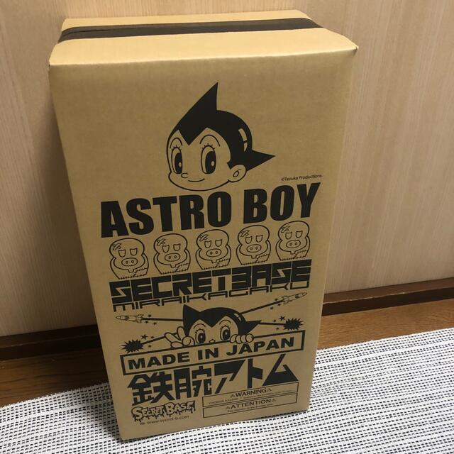 SECRETBASE(シークレットベース)のSECRET BASE PORTER STAND BLACK Astro Boy エンタメ/ホビーのおもちゃ/ぬいぐるみ(キャラクターグッズ)の商品写真