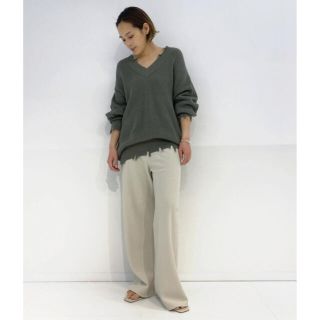 アパルトモンドゥーズィエムクラス(L'Appartement DEUXIEME CLASSE)の美品APSTUDIOYoungFabulous&brokeダメージVネックニット(ニット/セーター)