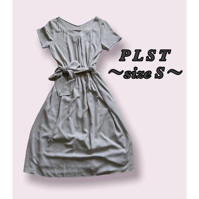 PLST(プラステ)のPLST Ｖネック ロングワンピース ライトグレー　マキシ丈 リボン レディースのワンピース(ロングワンピース/マキシワンピース)の商品写真