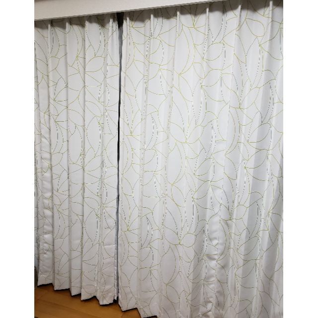 男性に人気！ 白地（グレー系）のカーテン1組（2枚）　幅150cm（×２）・長さ200cm カーテン