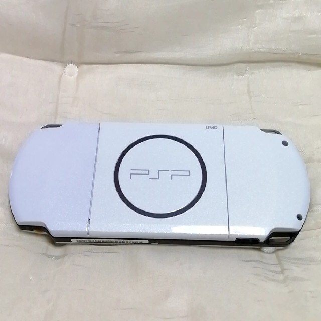 PlayStation Portable(プレイステーションポータブル)のpsp 3000 本体 ディシディア012仕様 エンタメ/ホビーのゲームソフト/ゲーム機本体(携帯用ゲーム機本体)の商品写真