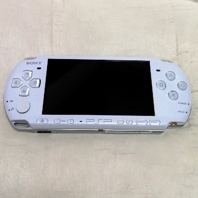 PlayStation Portable(プレイステーションポータブル)のpsp 3000 本体 ホワイト エンタメ/ホビーのゲームソフト/ゲーム機本体(携帯用ゲーム機本体)の商品写真