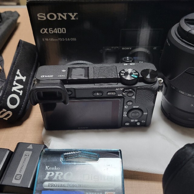 SONY(ソニー)のα6400  高倍率ズームレンズキット　SONY スマホ/家電/カメラのカメラ(ミラーレス一眼)の商品写真