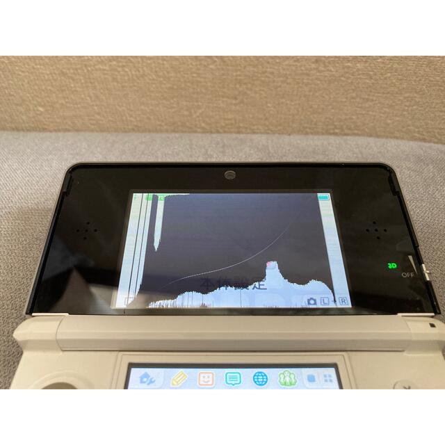 任天堂(ニンテンドウ)のNintendo 3DS アイスホワイト/液晶画面損傷 エンタメ/ホビーのゲームソフト/ゲーム機本体(携帯用ゲーム機本体)の商品写真