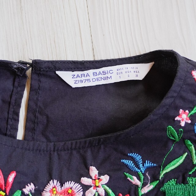 ZARA(ザラ)のZARA 刺繍ブラウス 黒 Sサイズ レディースのトップス(シャツ/ブラウス(長袖/七分))の商品写真