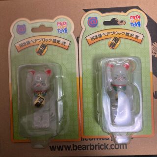 メディコムトイ(MEDICOM TOY)のBE@RBRICK 招き猫 蓄光 弐 100％　2体セット(フィギュア)