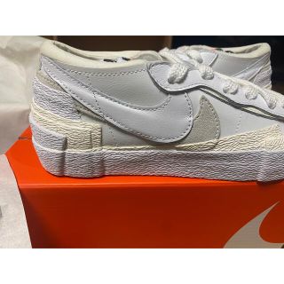 ナイキ(NIKE)のNike sacai Blazer Low White Patent 23.5(スニーカー)