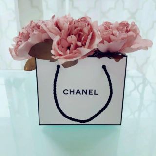 シャネル(CHANEL)の春のフラワーアレンジ ♡ ピオニー(Antピンク)+ シャネル ミニショッパー♪(その他)