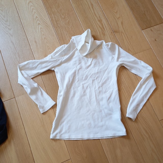 UNIQLO(ユニクロ)のユニクロ　長袖　タートルネック　二枚セット レディースのトップス(Tシャツ(長袖/七分))の商品写真