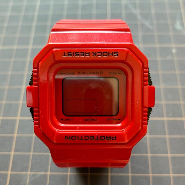 G-SHOCK(ジーショック)のCASIO G-SHOCK mini red メンズの時計(腕時計(デジタル))の商品写真