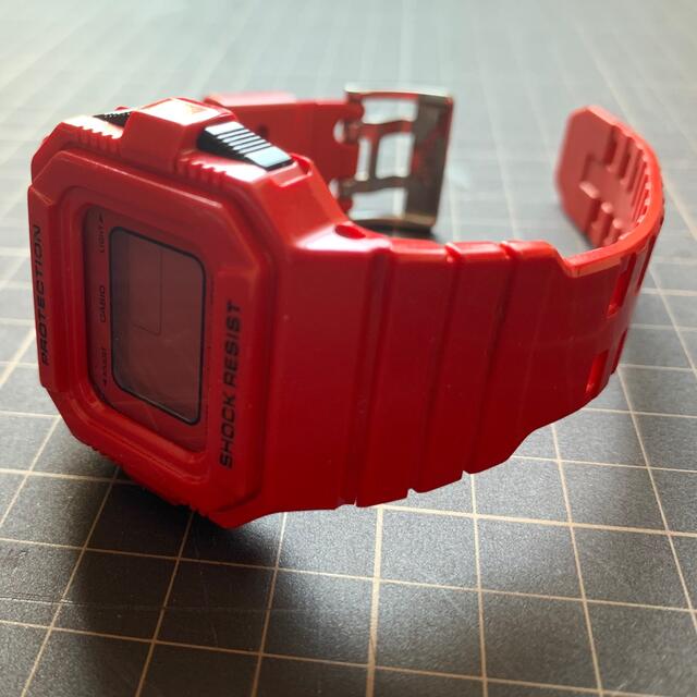 G-SHOCK(ジーショック)のCASIO G-SHOCK mini red メンズの時計(腕時計(デジタル))の商品写真