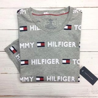 トミーヒルフィガー(TOMMY HILFIGER)の新品【メンズL】★トミー★ロゴいっぱい！シグネチャー半袖Tシャツ/グレー(Tシャツ/カットソー(半袖/袖なし))