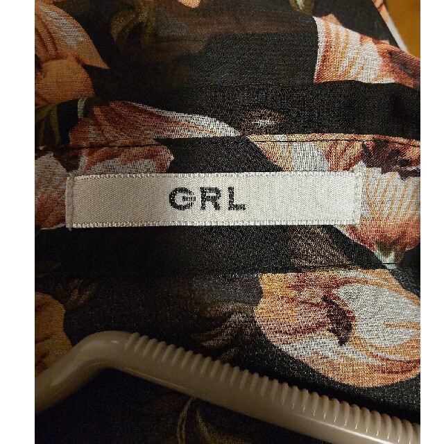 GRL(グレイル)の【値下げ】透け感シャツワンピ　花柄 レディースのトップス(シャツ/ブラウス(長袖/七分))の商品写真