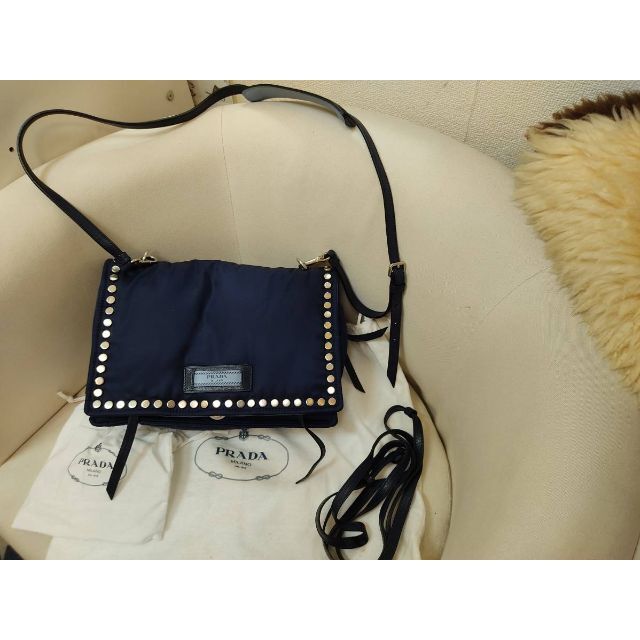 PRADA(プラダ) ナイロン スタッズ ダークネイビー ショルダーバッグ