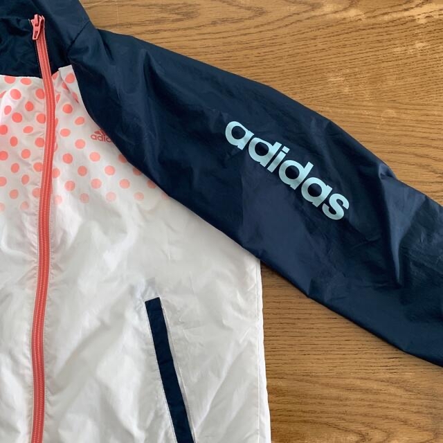 adidas(アディダス)の【adidas】ウインドブレーカー キッズ/ベビー/マタニティのキッズ服女の子用(90cm~)(ジャケット/上着)の商品写真