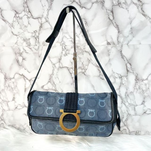 美品 Salvatore Ferragamo ガンチーニ ショルダーバッグ - www