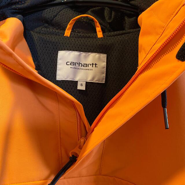 carhartt(カーハート)のカーハート　ナイロンプルオーバー　Sサイズ　パーカー メンズのトップス(パーカー)の商品写真