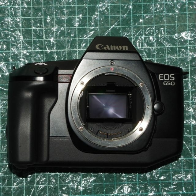 Canon(キヤノン)のジャンク　フィルムカメラ　Canon EOS 650 スマホ/家電/カメラのカメラ(フィルムカメラ)の商品写真