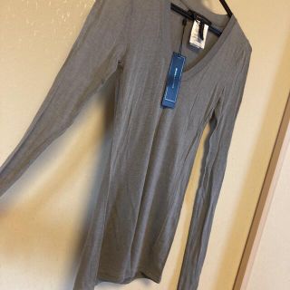 ビーシービージーマックスアズリア(BCBGMAXAZRIA)のbcbgmaxazria 長袖トップス　新品(カットソー(長袖/七分))