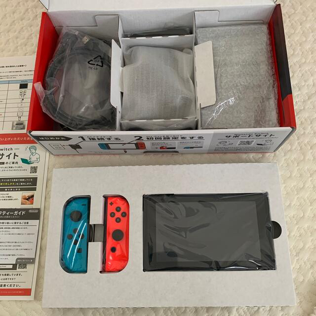 Nintendo Switch(ニンテンドースイッチ)の極美品　Nintendo Switch NINTENDO SWITCH エンタメ/ホビーのゲームソフト/ゲーム機本体(家庭用ゲーム機本体)の商品写真