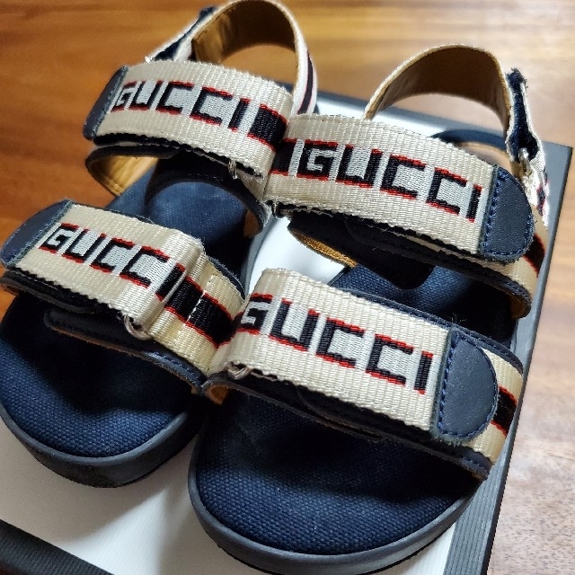 Gucci(グッチ)のふら様　専用ページ キッズ/ベビー/マタニティのキッズ靴/シューズ(15cm~)(サンダル)の商品写真