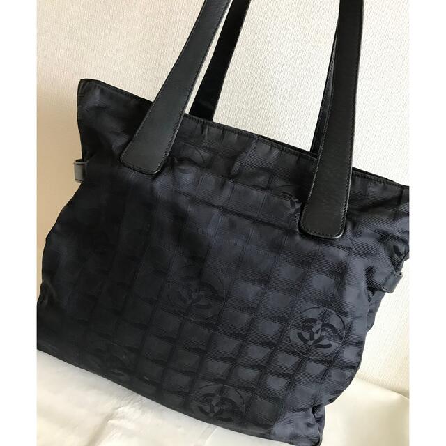 CHANEL(シャネル)の正規品 CHANEL シャネル トートバッグ 黒色 レディースのバッグ(トートバッグ)の商品写真