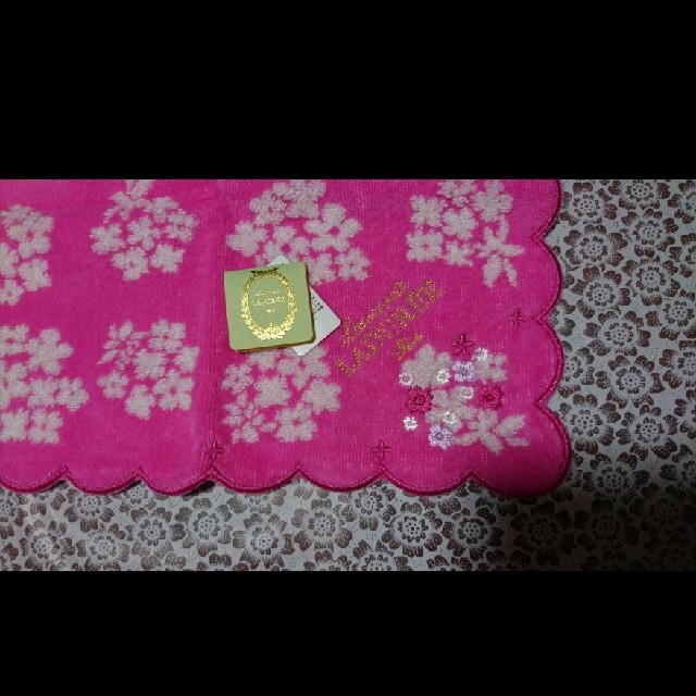 LADUREE(ラデュレ)のLADREE タオルハンカチ 刺繍花 レディースのファッション小物(ハンカチ)の商品写真