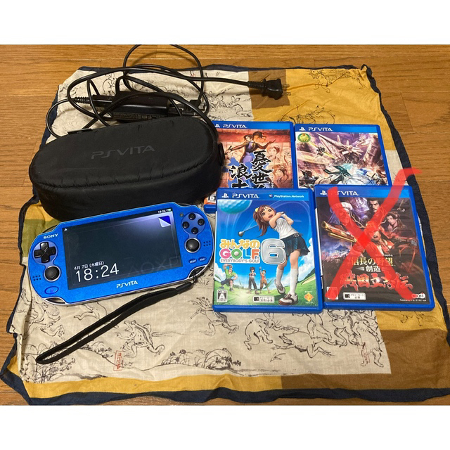 PlayStation Vita(プレイステーションヴィータ)のpsvita ブルー（PCH-1000） Wi-Fiモデル エンタメ/ホビーのゲームソフト/ゲーム機本体(携帯用ゲーム機本体)の商品写真