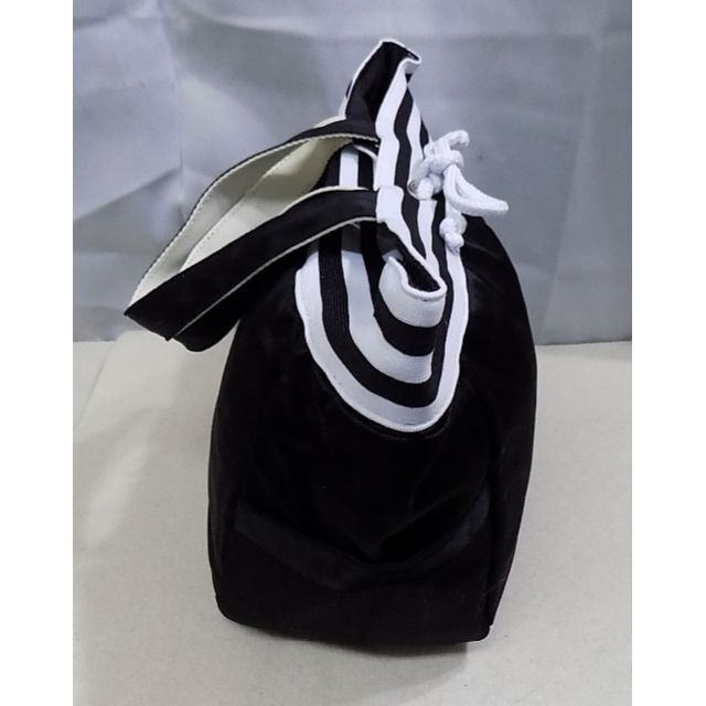 adidas(アディダス)の美品　アディダス　黒に白３本ラインの可愛いバッグ レディースのバッグ(ハンドバッグ)の商品写真