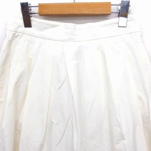 MACPHEE(マカフィー)のマカフィー MACPHEE トゥモローランド タック フレア スカート ひざ丈 レディースのスカート(ひざ丈スカート)の商品写真