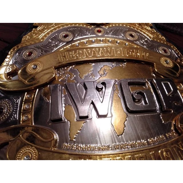 プロレス　IWGPヘビー級　4Kg　4mm　高級仕様　チャンピオンベルト　訳あり チケットのスポーツ(格闘技/プロレス)の商品写真