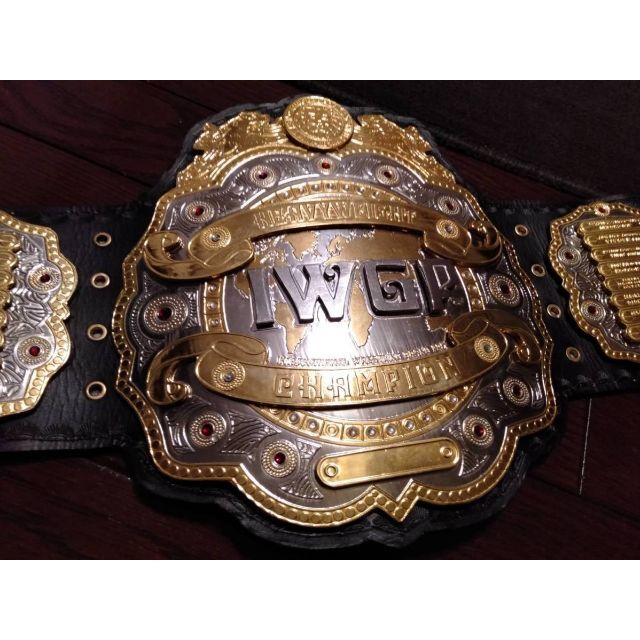 プロレス　IWGPヘビー級　4Kg　4mm　高級仕様　チャンピオンベルト　訳あり チケットのスポーツ(格闘技/プロレス)の商品写真