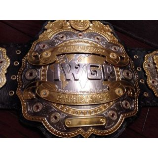 プロレス　IWGPヘビー級　4Kg　4mm　高級仕様　チャンピオンベルト　訳あり(格闘技/プロレス)